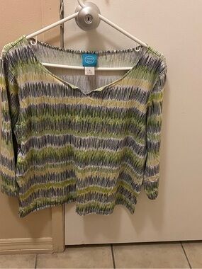 Brielle Blvd. Green & White Striped V-Neck 3/4 Sleeve Top